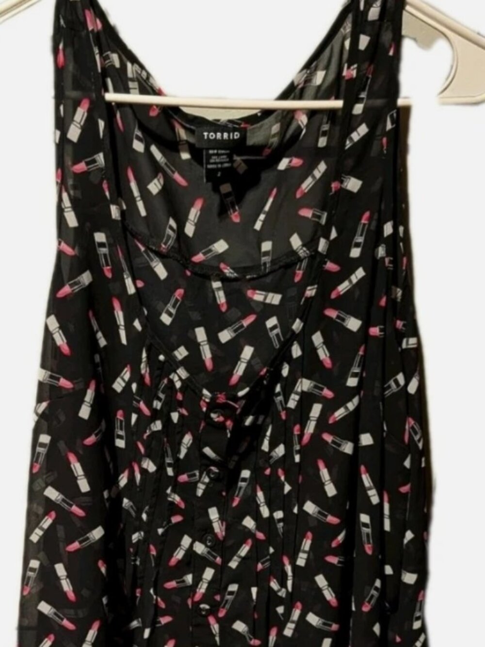 Torrid Size 2 Black w White Pink Lipsticks Sleeveless Semi Sheer Top Pleated